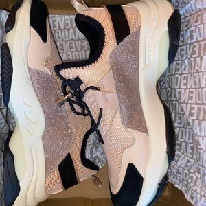 Steve Madden W10